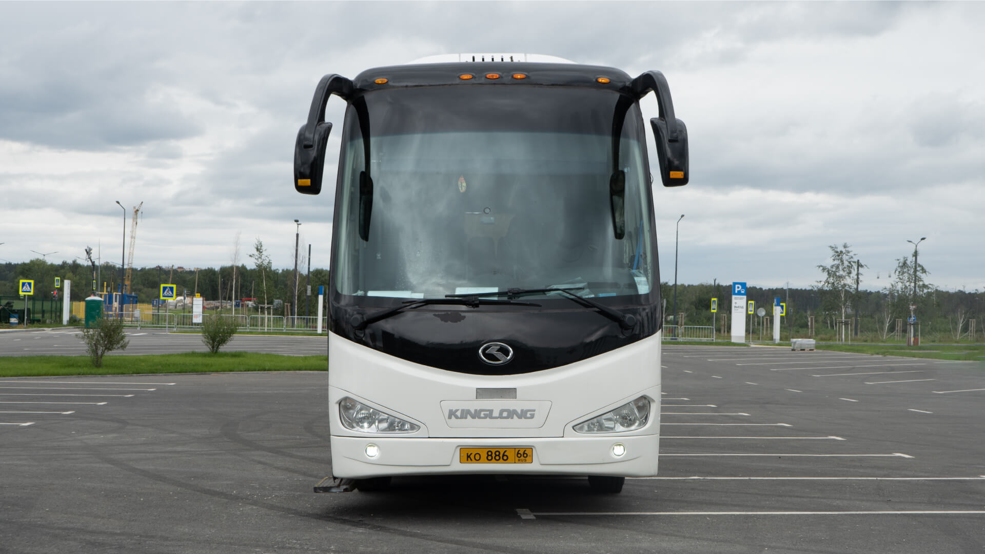 King Long XMQ6127 в Екатеринбурге вид спереди