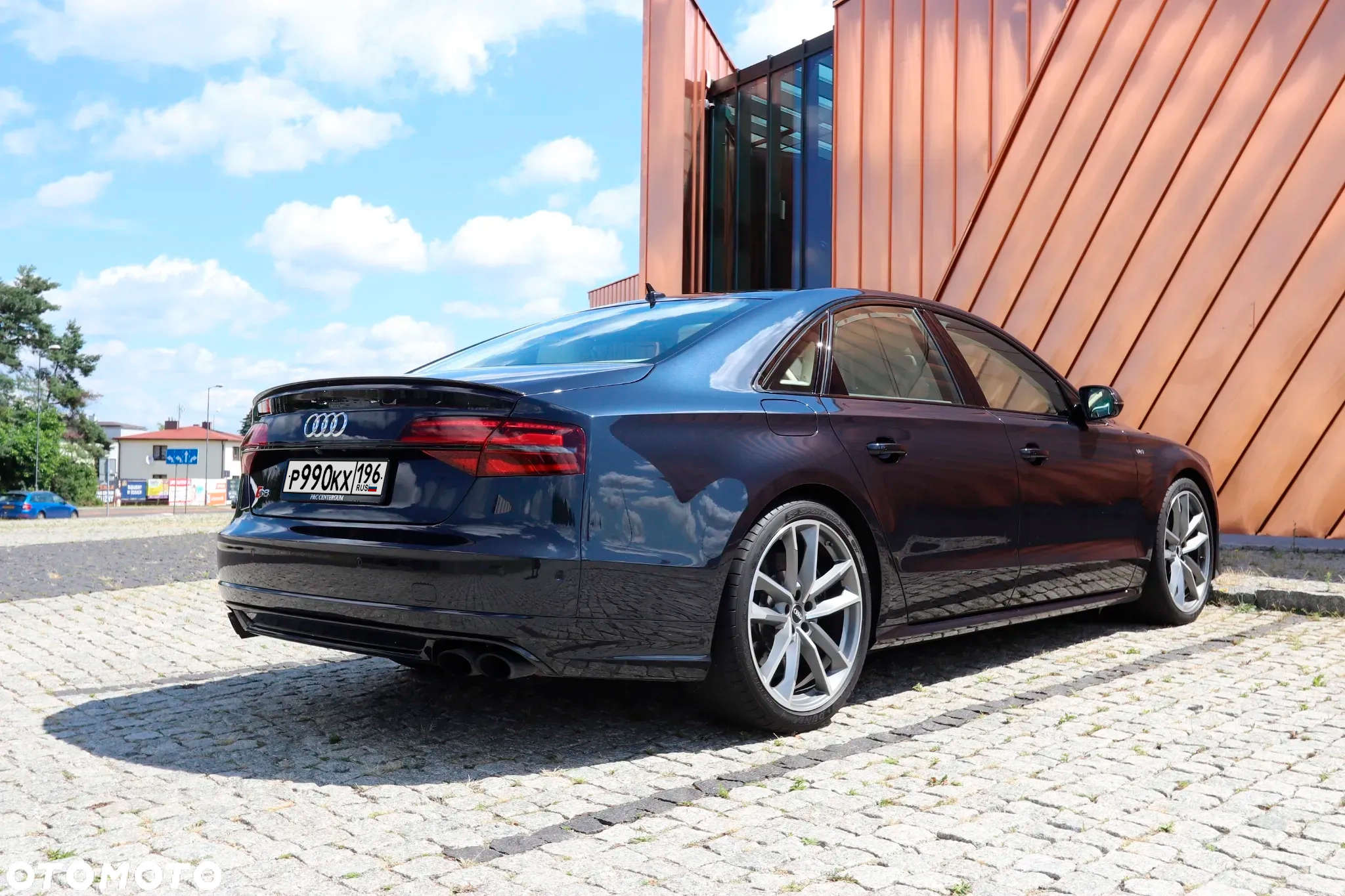 Арендовать Audi S8