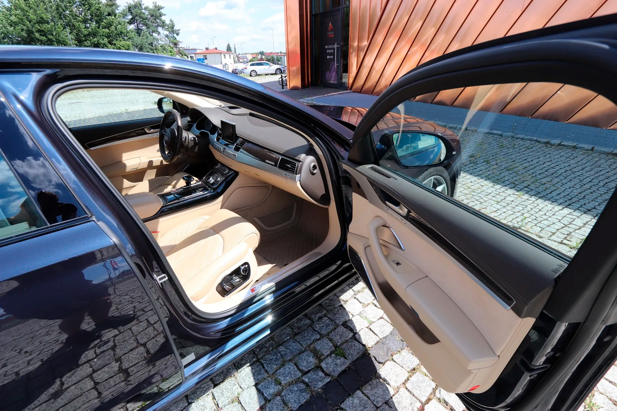 Арендовать Audi S8