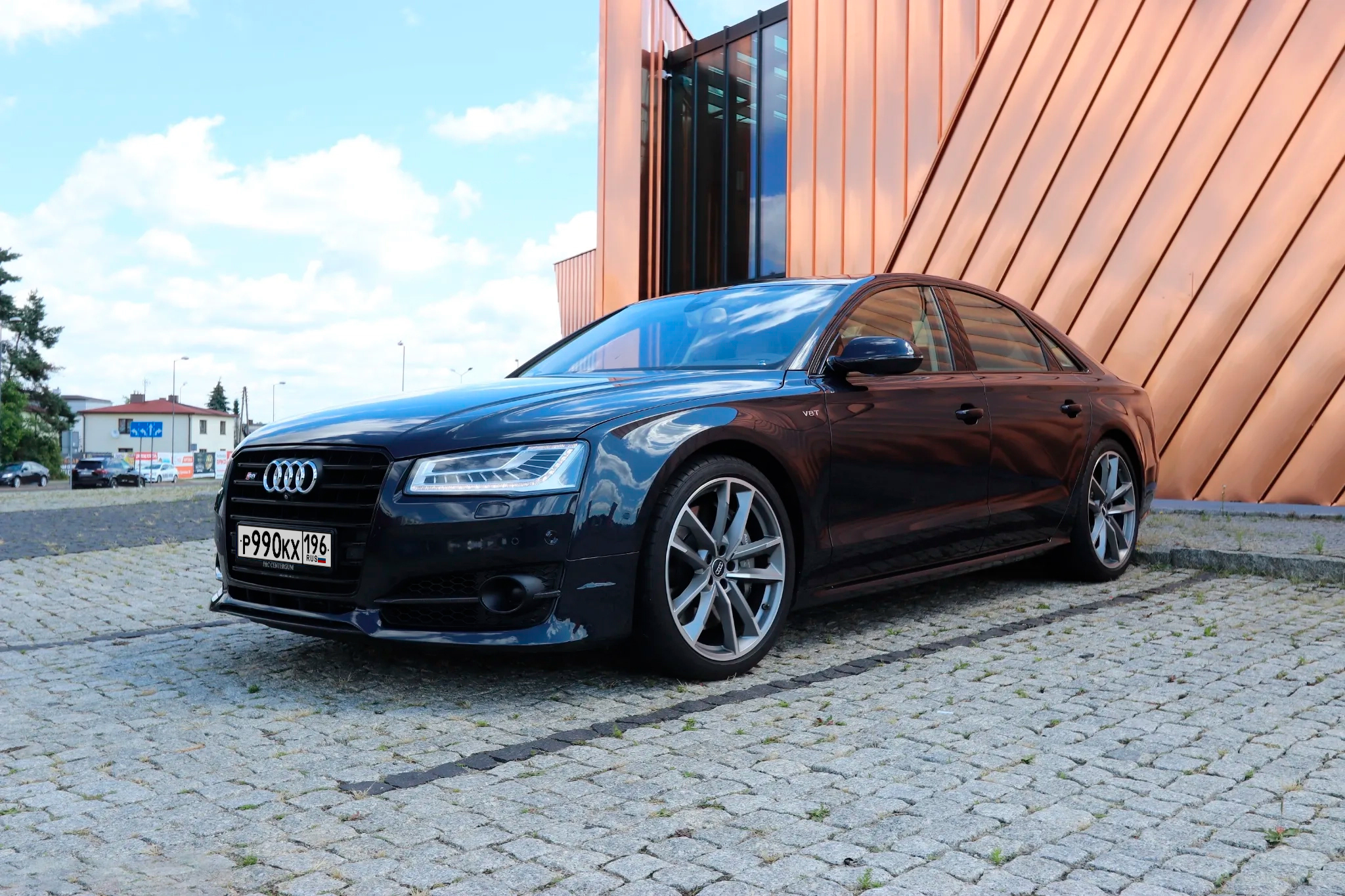 Арендовать Audi S8