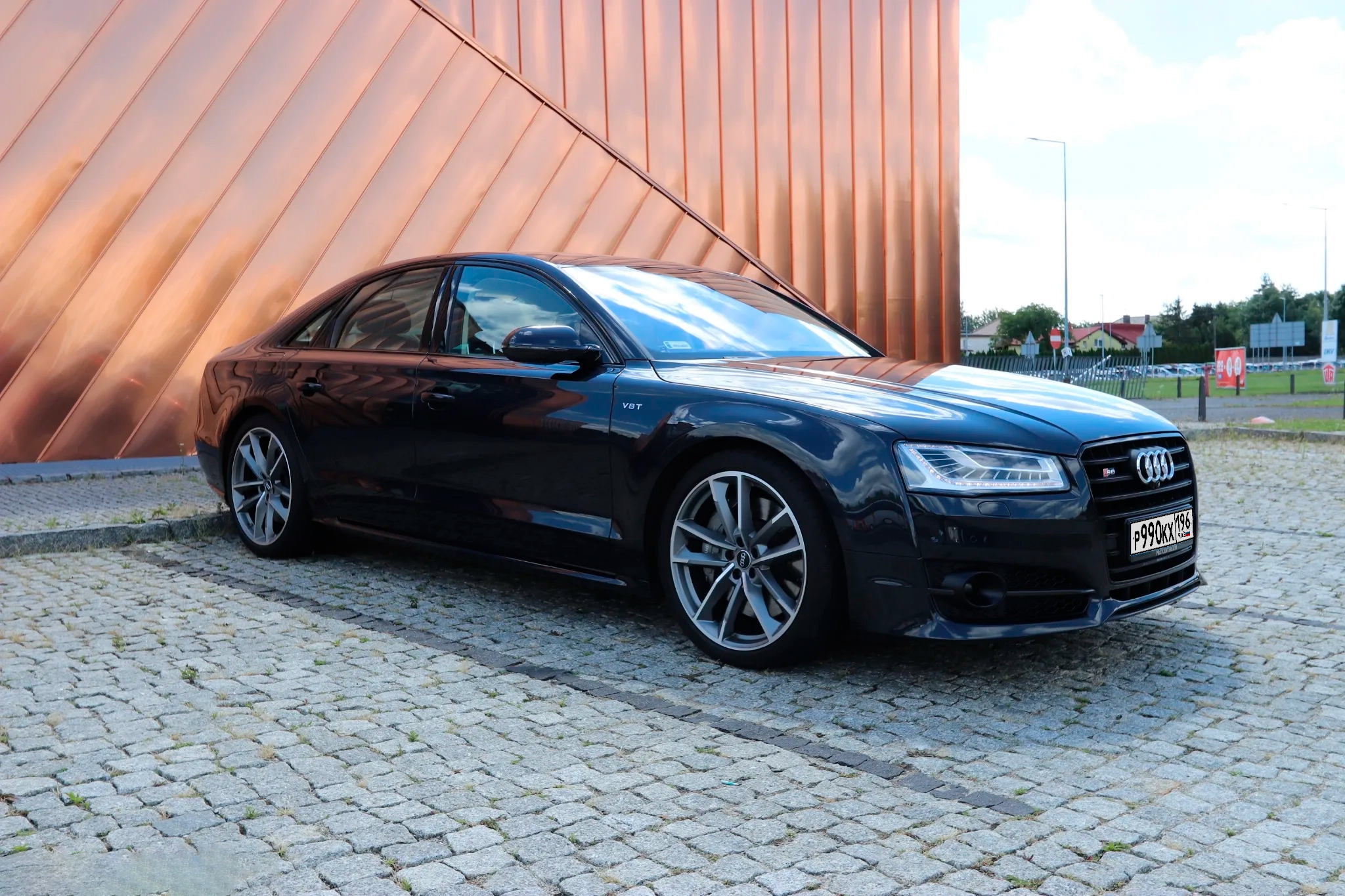 Арендовать Audi S8