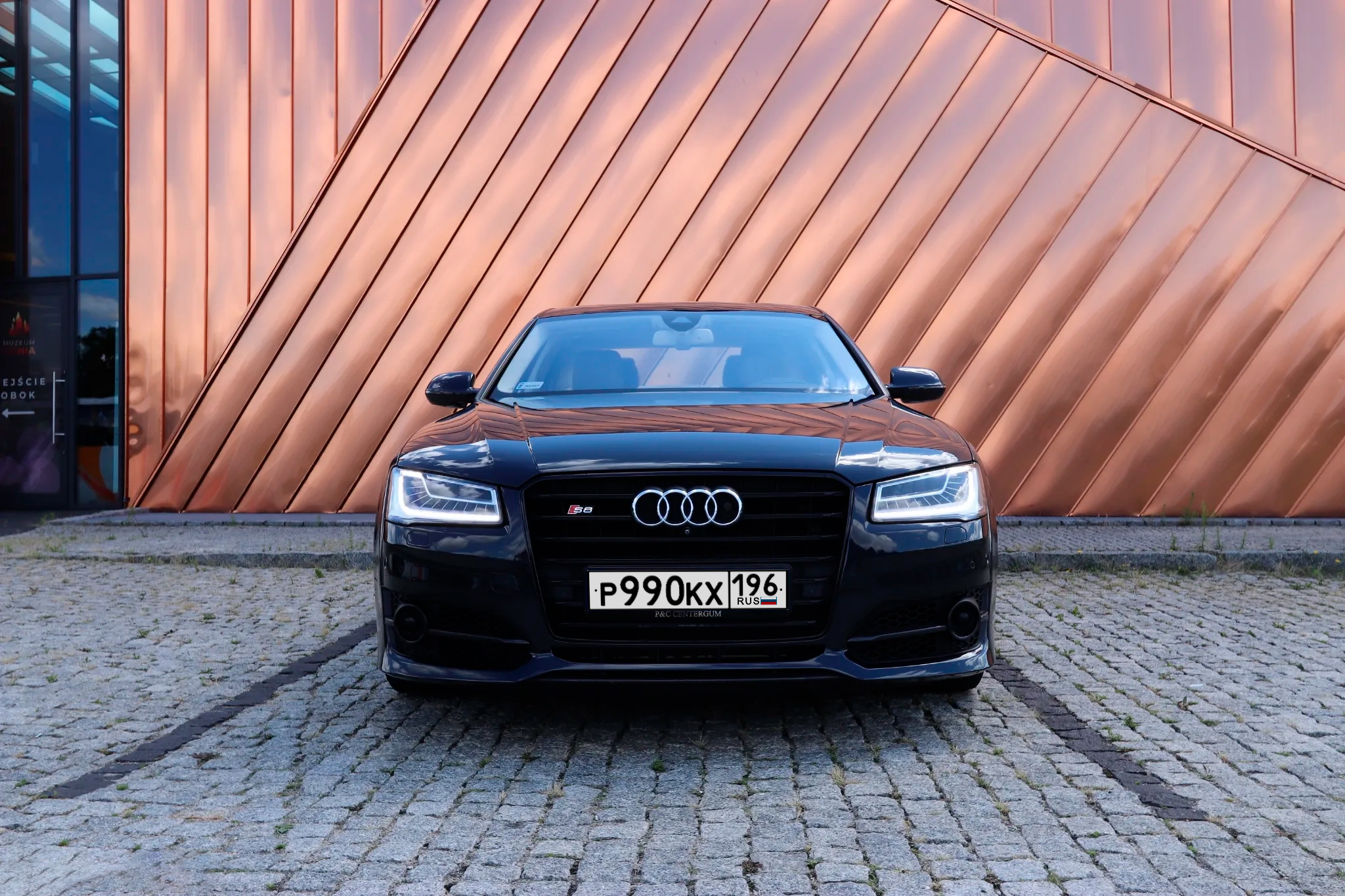 Арендовать Audi S8